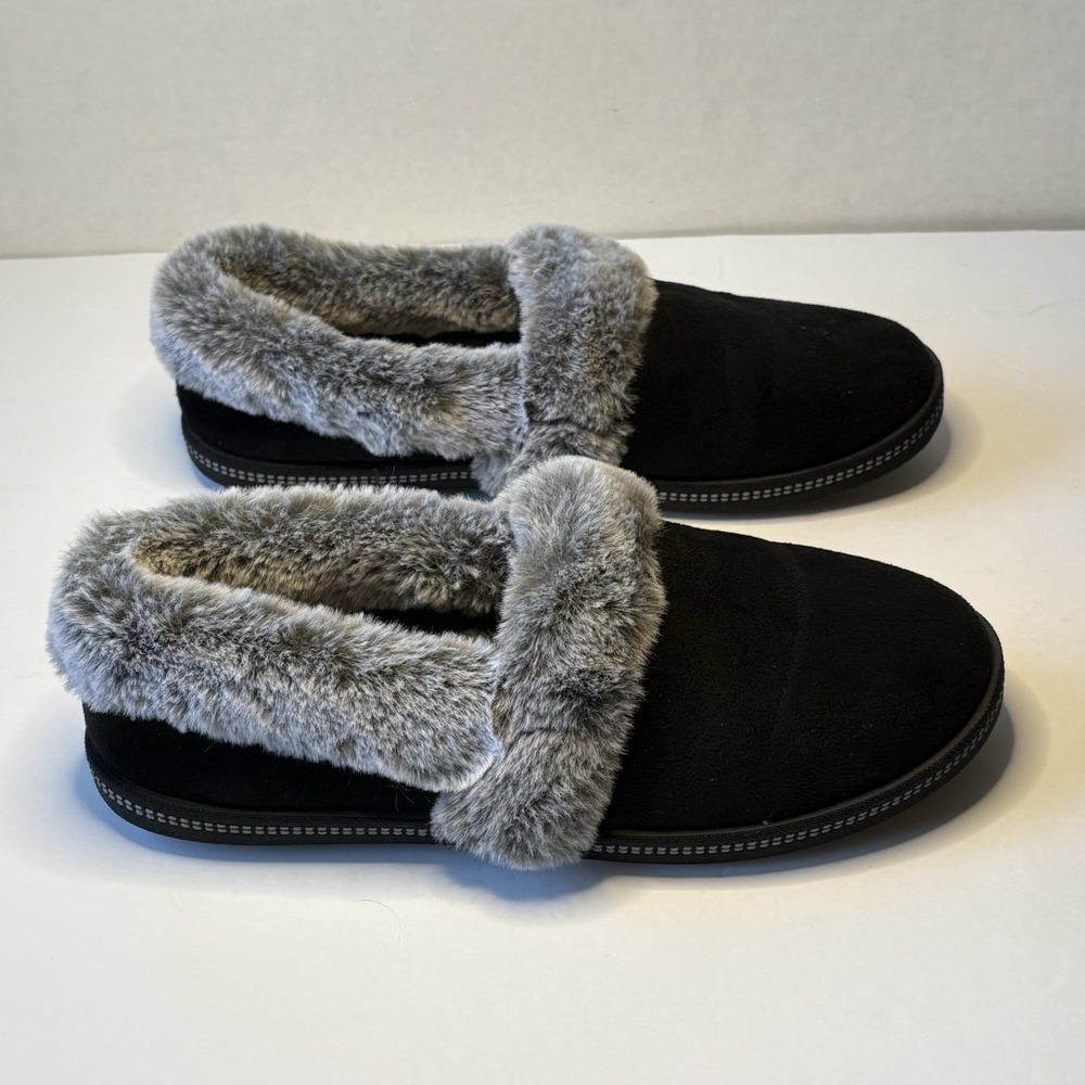 Skechers‎ Women's Sz 7.5 Black Plush Faux-Fur Slippers Cozy Campfire Warm Comfy